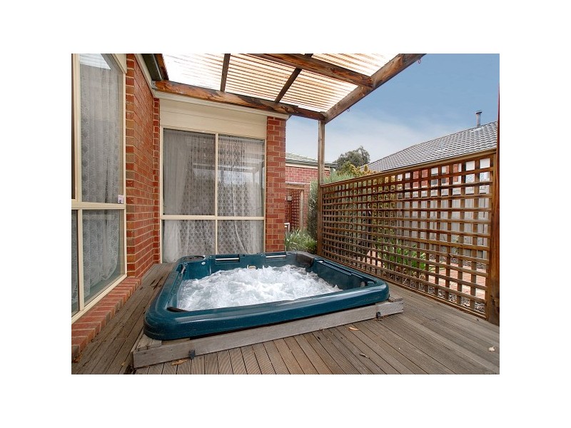 21 Armadale Drive, Narre Warren VIC 3805