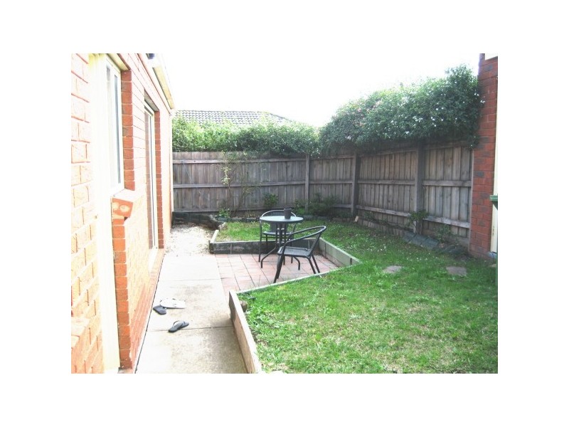 1/61 Strathavan Drive, Berwick VIC 3806