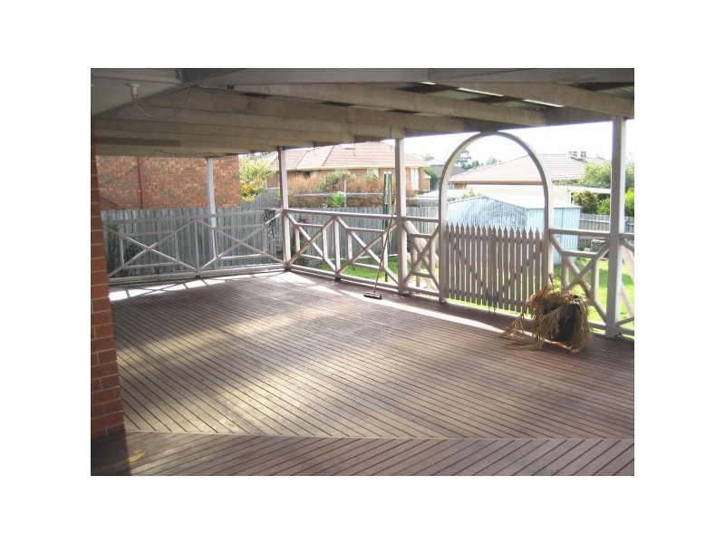 32 Hinrichsen Drive, Hallam VIC 3803