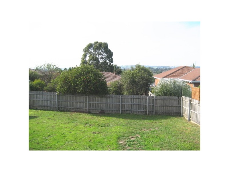 32 Hinrichsen Drive, Hallam VIC 3803