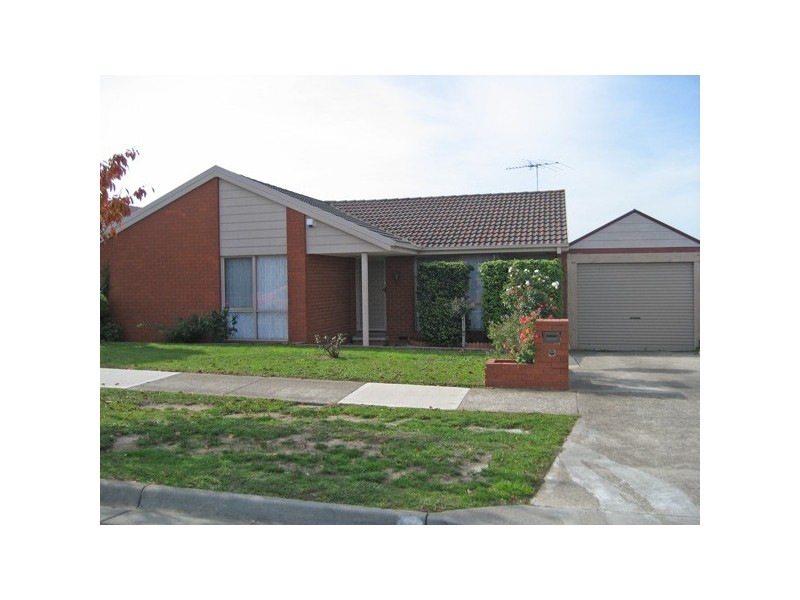 32 Hinrichsen Drive, Hallam VIC 3803