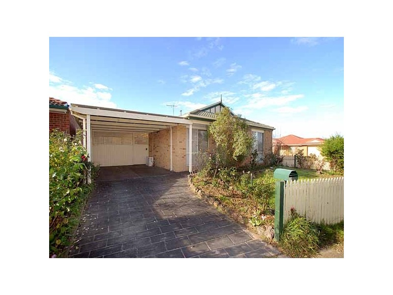 12 Elanora Way, Hampton Park VIC 3976