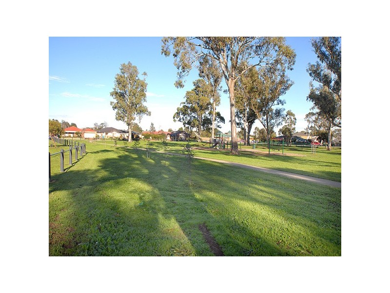 12 Elanora Way, Hampton Park VIC 3976