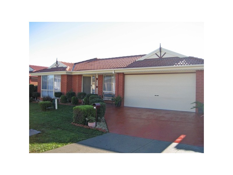 17 Glenisla Way, Berwick VIC 3806