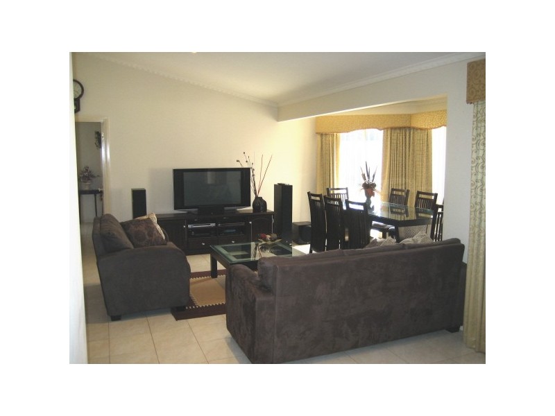 17 Glenisla Way, Berwick VIC 3806