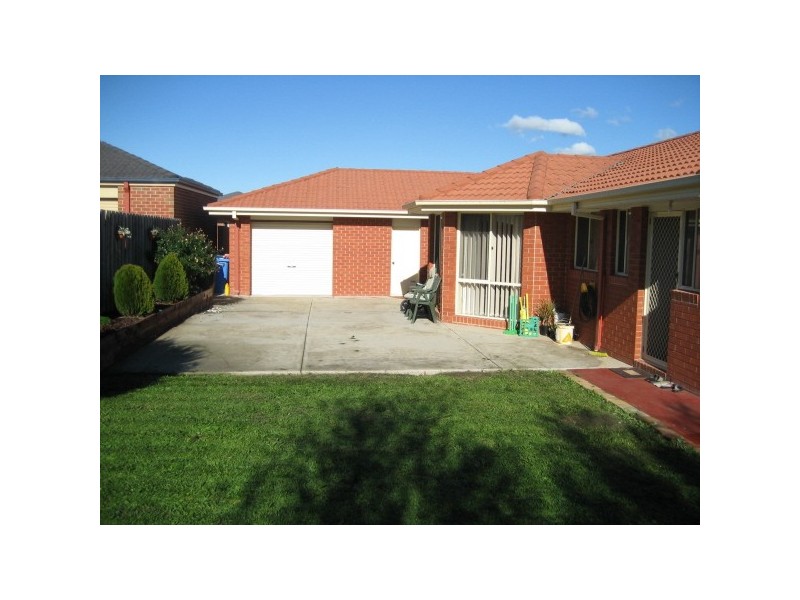 17 Glenisla Way, Berwick VIC 3806