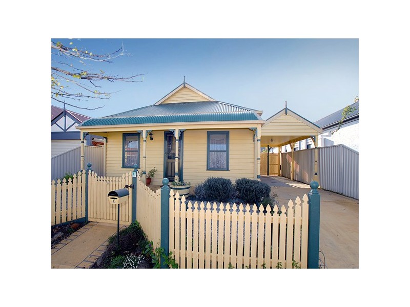 6 Honeysuckle Close, Pakenham VIC 3810