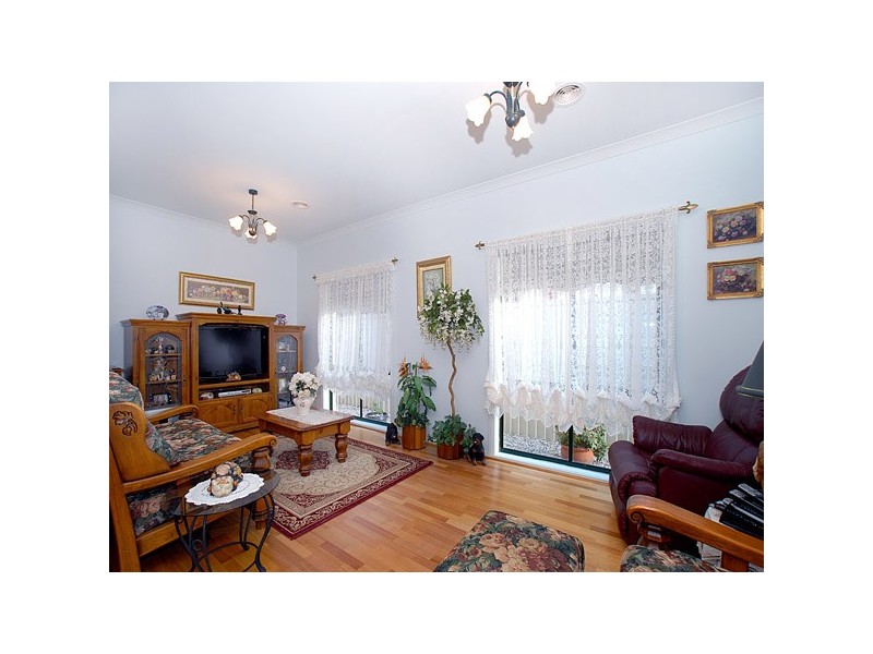 6 Honeysuckle Close, Pakenham VIC 3810