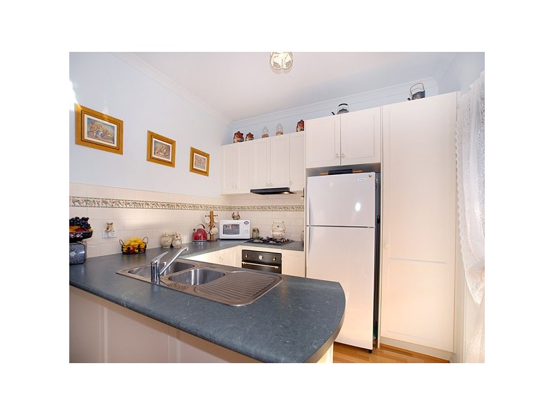 6 Honeysuckle Close, Pakenham VIC 3810