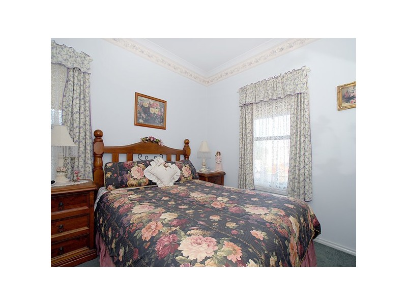 6 Honeysuckle Close, Pakenham VIC 3810