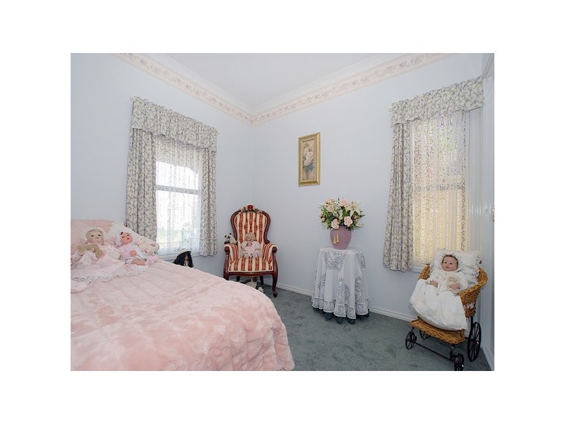 6 Honeysuckle Close, Pakenham VIC 3810