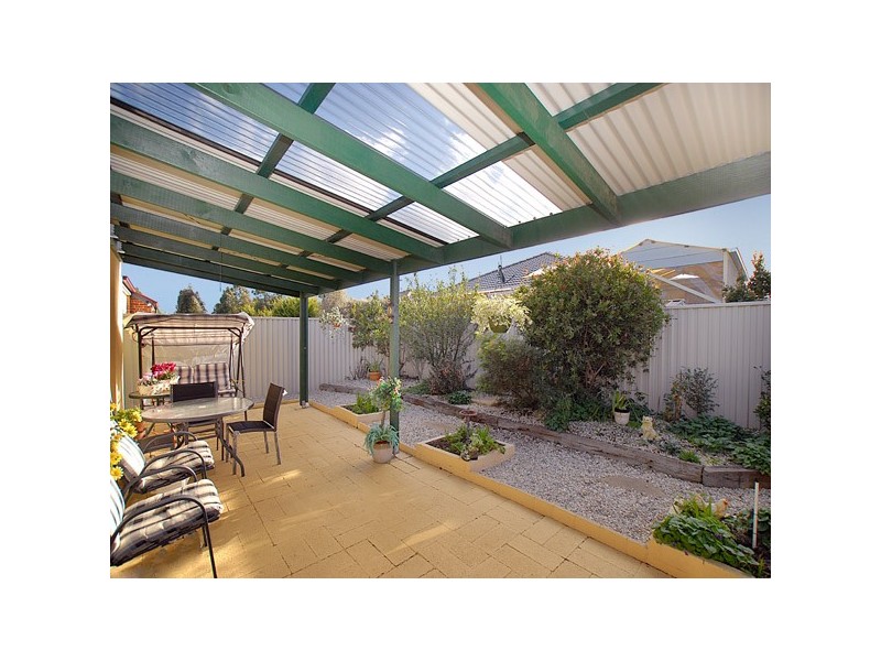 6 Honeysuckle Close, Pakenham VIC 3810