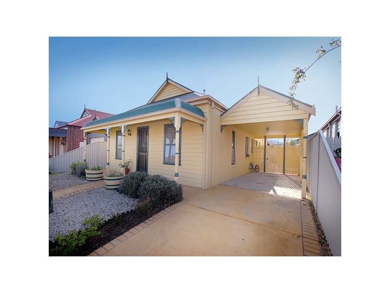 6 Honeysuckle Close, Pakenham VIC 3810