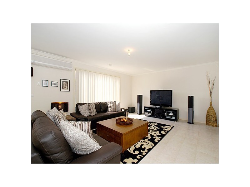 10 Baronessa Avenue, Narre Warren South VIC 3805