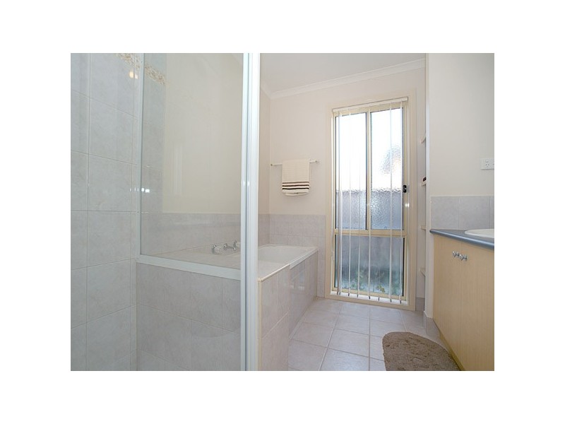 10 Baronessa Avenue, Narre Warren South VIC 3805