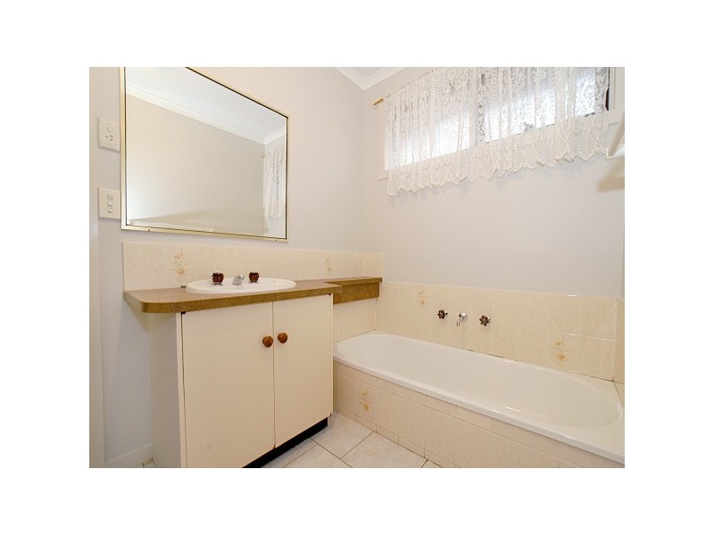 1 Douglas Rise, Endeavour Hills VIC 3802