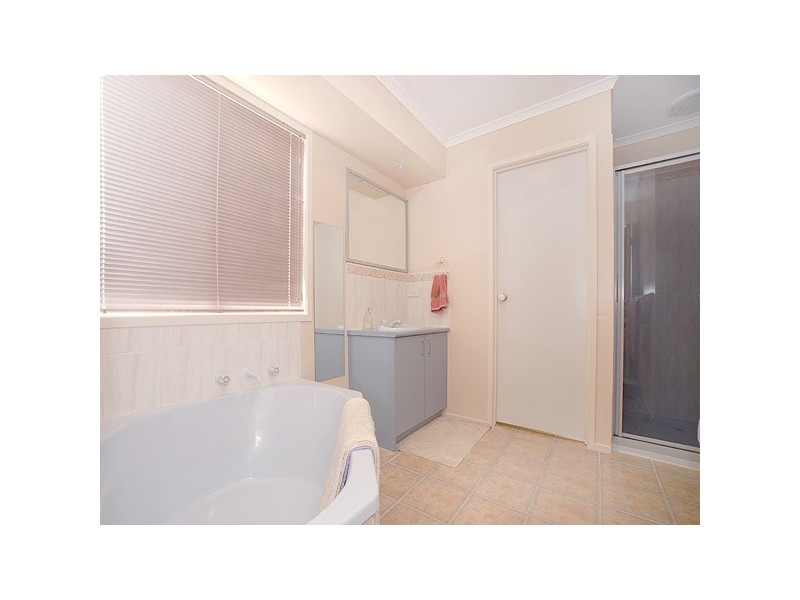 9 Riddleston Court, Narre Warren South VIC 3805