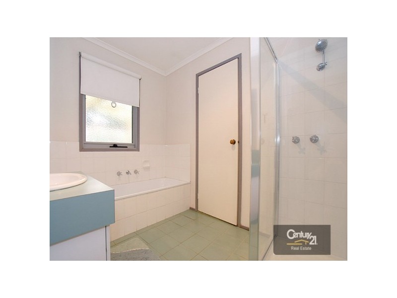 17 Coolabah Grove, Berwick VIC 3806