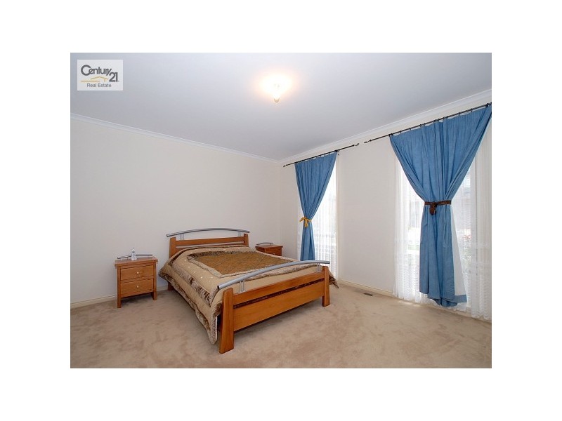 21 Sheldon Drive, Berwick VIC 3806