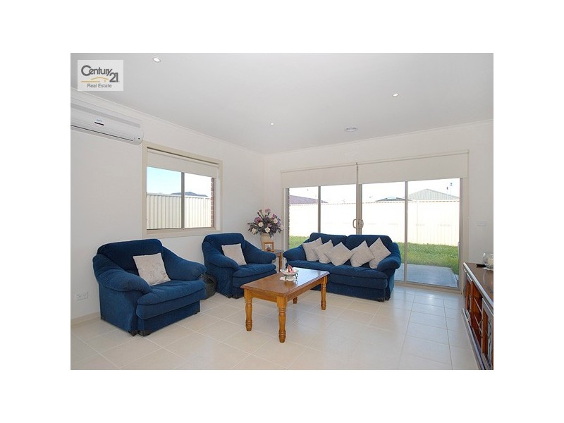 15 Bluehills Boulevard, Pakenham VIC 3810