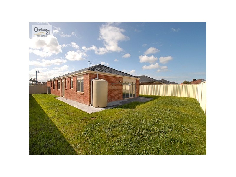 15 Bluehills Boulevard, Pakenham VIC 3810