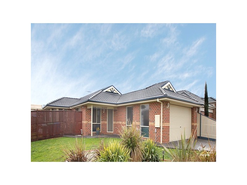 48 Don Collins Way, Berwick VIC 3806