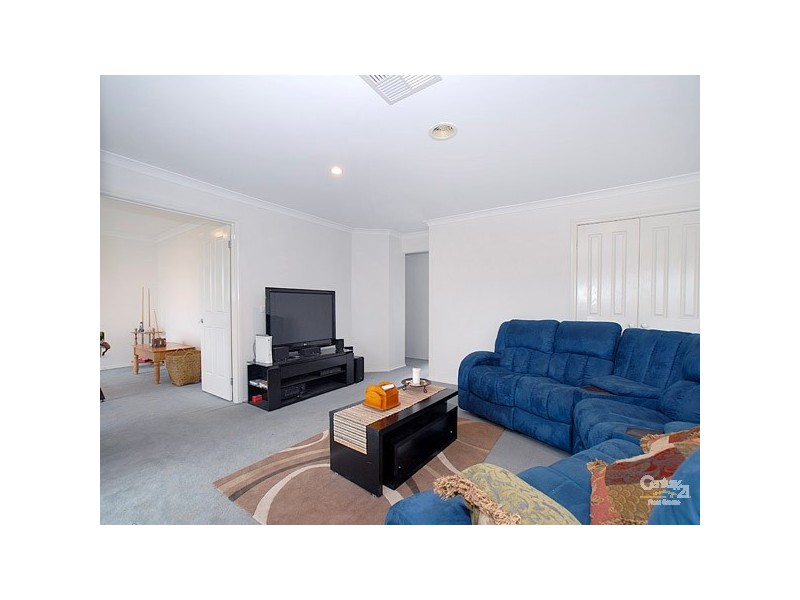 48 Don Collins Way, Berwick VIC 3806