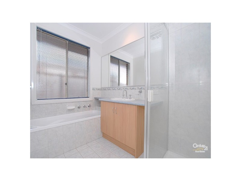 48 Don Collins Way, Berwick VIC 3806