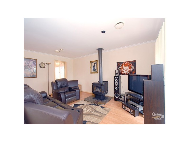 2 Glenn Erin Way, Berwick VIC 3806