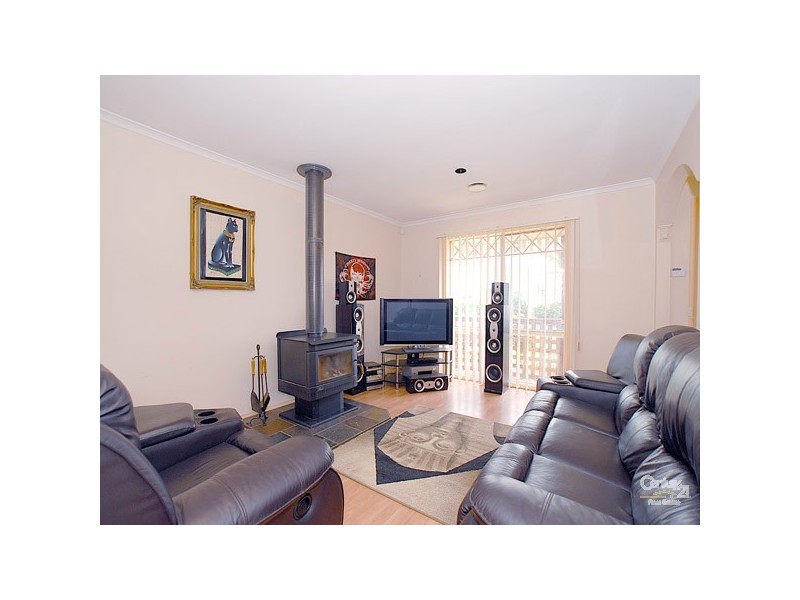 2 Glenn Erin Way, Berwick VIC 3806