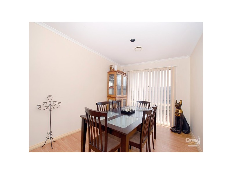 2 Glenn Erin Way, Berwick VIC 3806