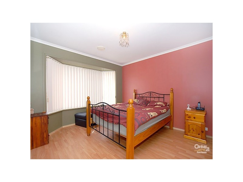 2 Glenn Erin Way, Berwick VIC 3806