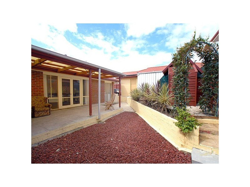 2 Glenn Erin Way, Berwick VIC 3806