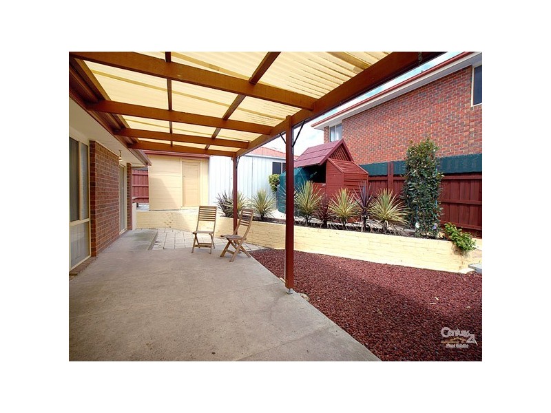 2 Glenn Erin Way, Berwick VIC 3806