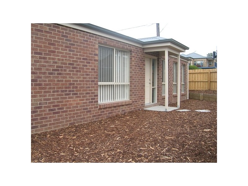 1,2,3/211 Separation Street, Bell Park VIC 3215