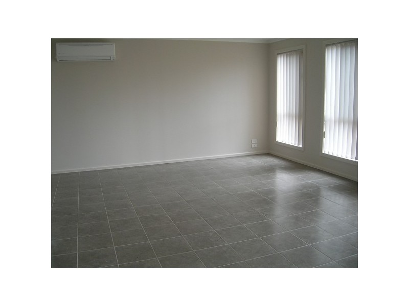 1,2,3/211 Separation Street, Bell Park VIC 3215