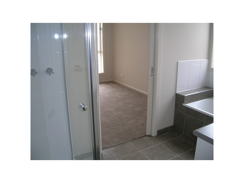 1,2,3/211 Separation Street, Bell Park VIC 3215