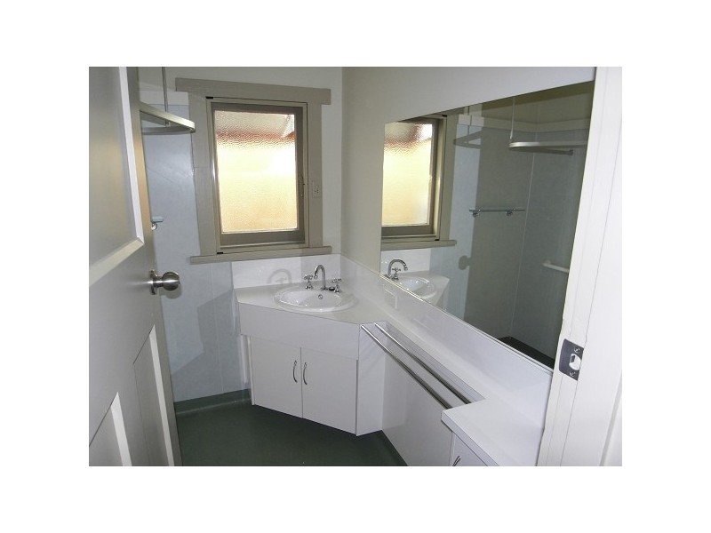 107 Waratah Street, Geelong West VIC 3218