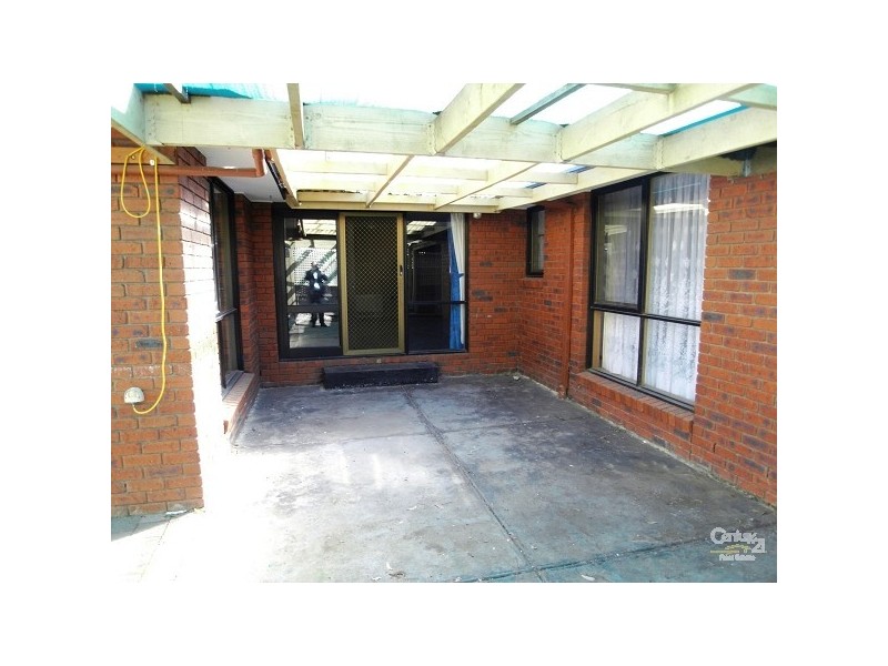 35 Cameron Crescent, Lara VIC 3212