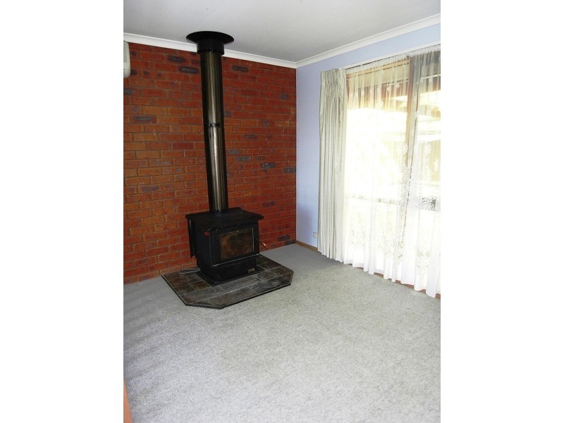 35 Cameron Crescent, Lara VIC 3212
