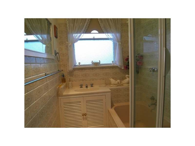 143 St Albans Rd, East Geelong VIC 3219