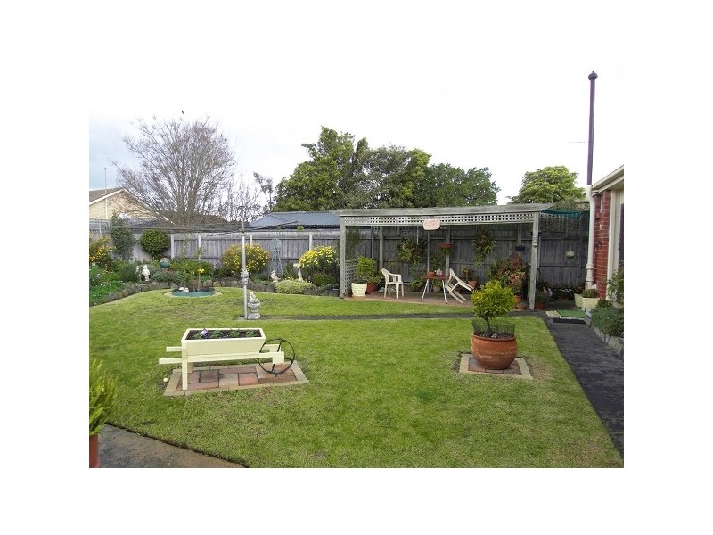 143 St Albans Rd, East Geelong VIC 3219