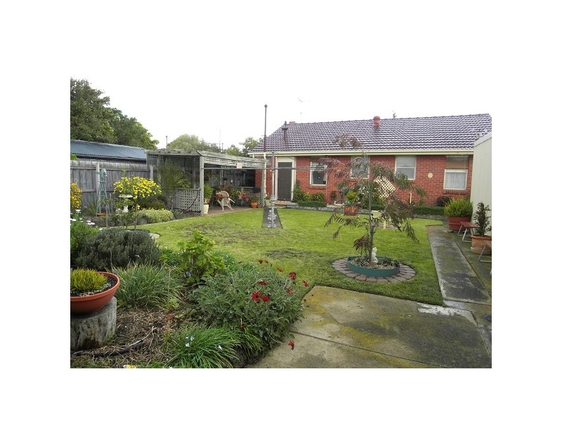 143 St Albans Rd, East Geelong VIC 3219