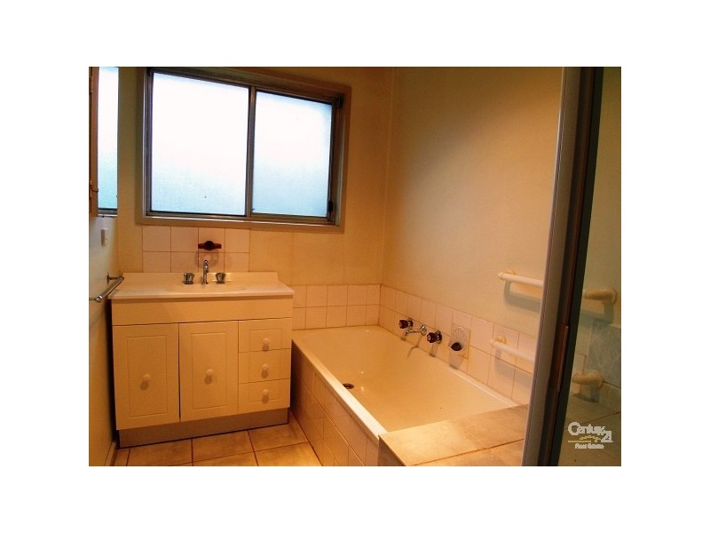 165 Solar Drive, Whittington VIC 3219