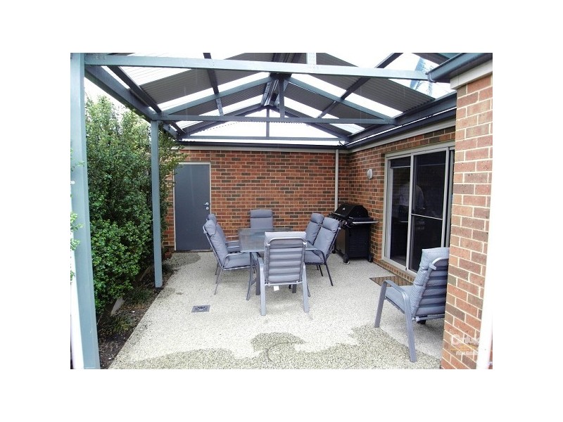 2/1 Warren Court, East Geelong VIC 3219