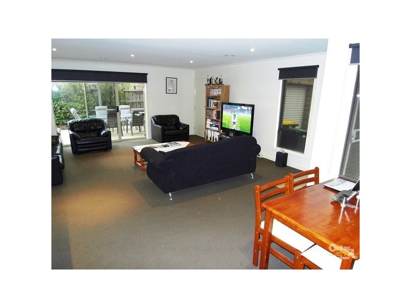 2/1 Warren Court, East Geelong VIC 3219