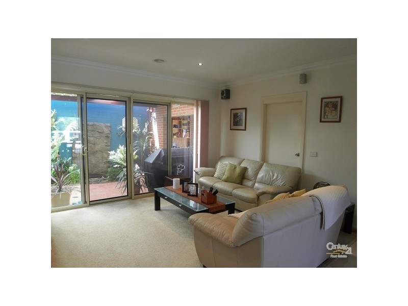 2/74 Sladen Street, Hamlyn Heights VIC 3215