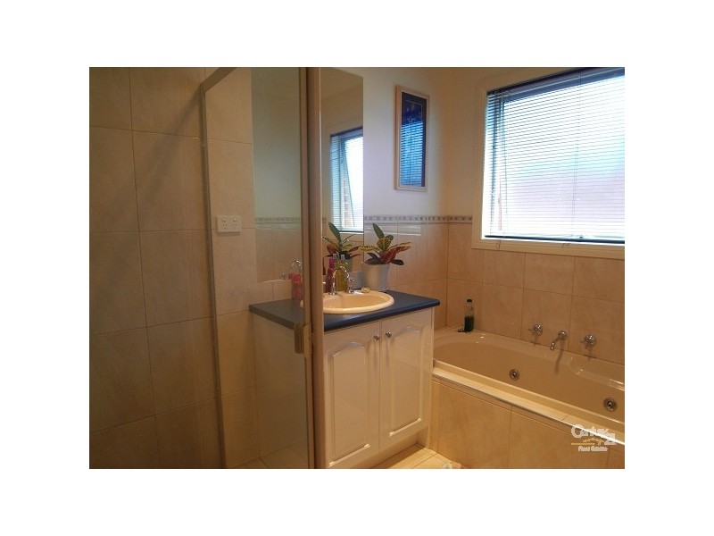 2/74 Sladen Street, Hamlyn Heights VIC 3215