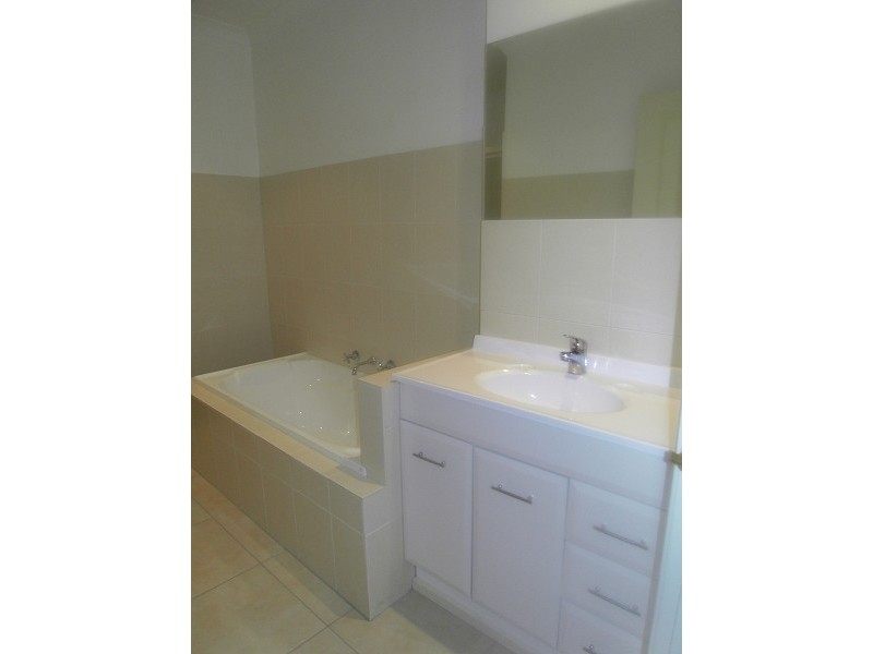 Unit 2 , 88 Isabella Street, Geelong West VIC 3218