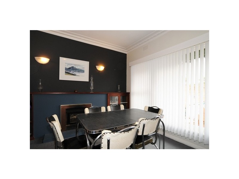 24 Layton Crescent, Newtown VIC 3220